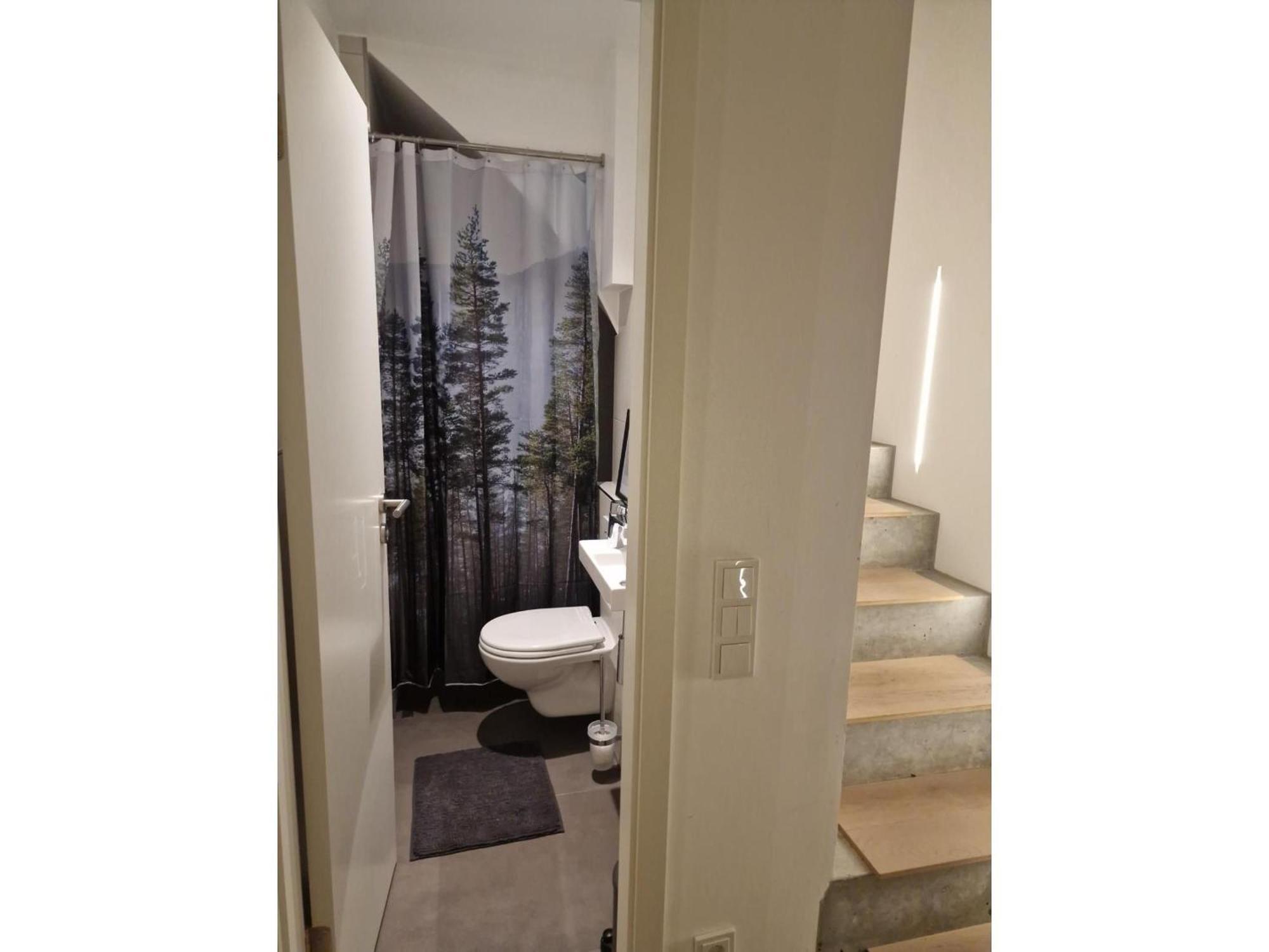 Stadtnahes Gaestezimmer Im Penthouse Bei Esi Tubingen Bagian luar foto