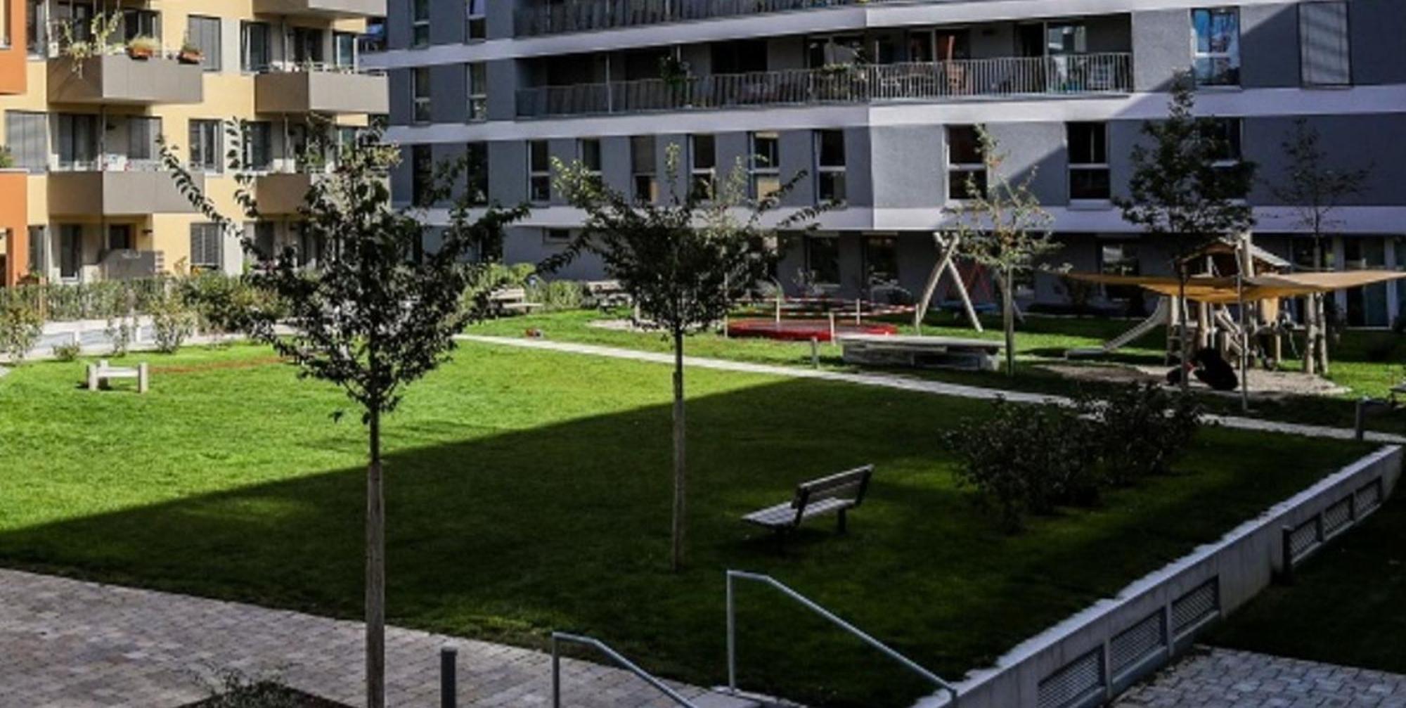 Stadtnahes Gaestezimmer Im Penthouse Bei Esi Tubingen Bagian luar foto