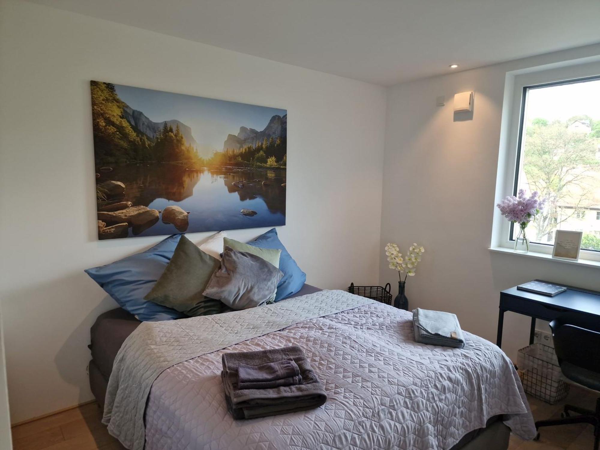Stadtnahes Gaestezimmer Im Penthouse Bei Esi Tubingen Bagian luar foto