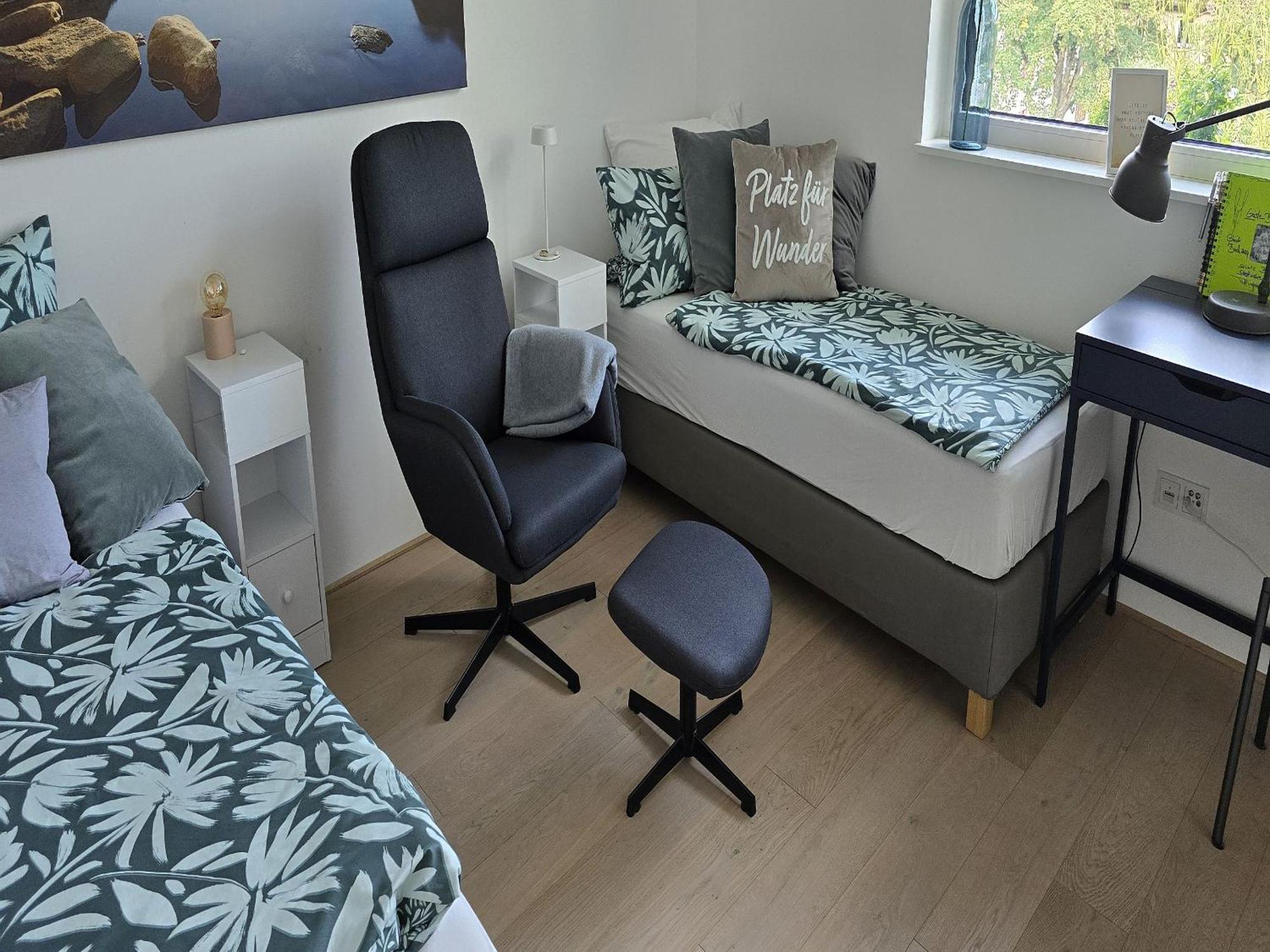 Stadtnahes Gaestezimmer Im Penthouse Bei Esi Tubingen Bagian luar foto