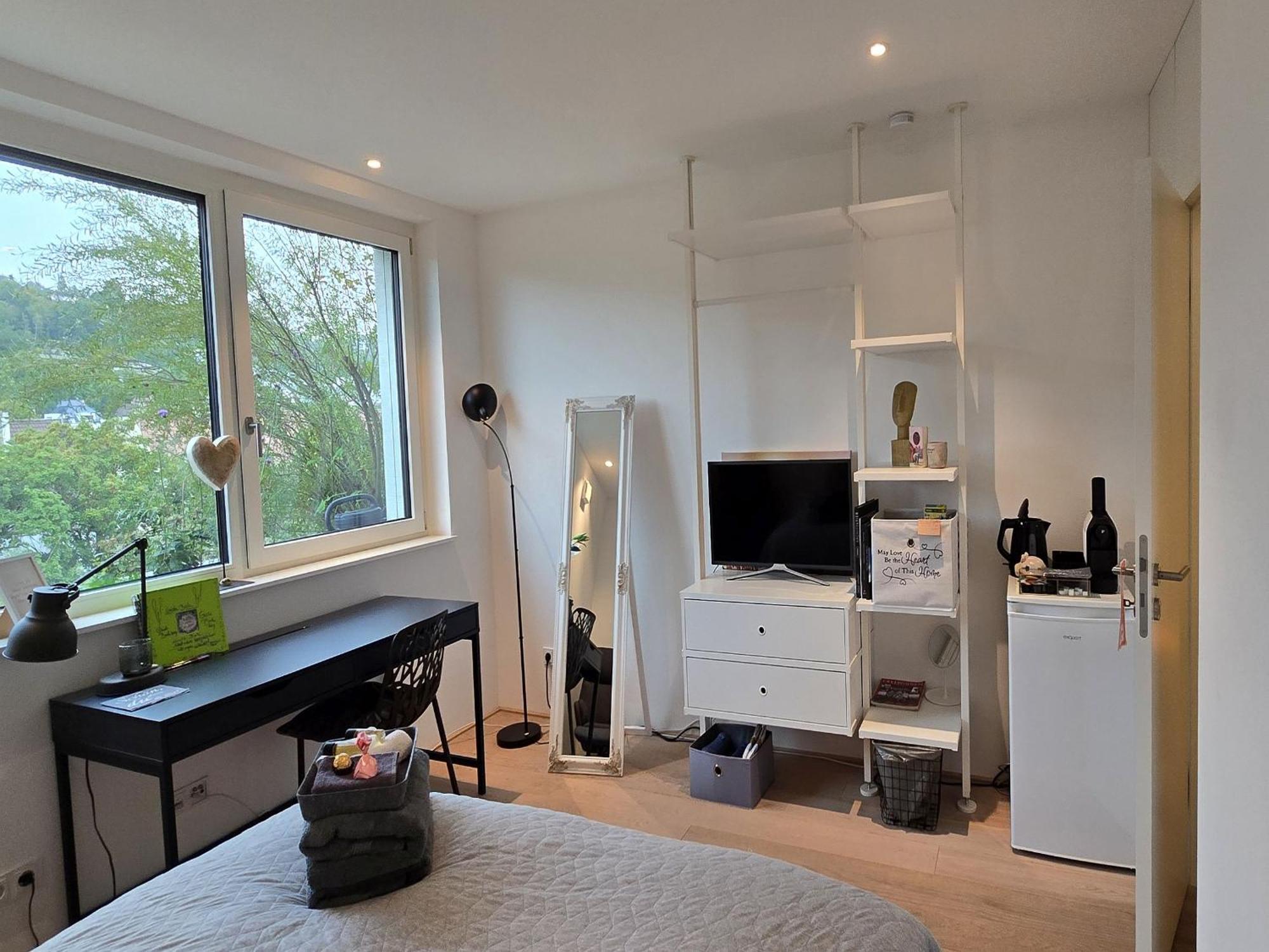 Stadtnahes Gaestezimmer Im Penthouse Bei Esi Tubingen Bagian luar foto