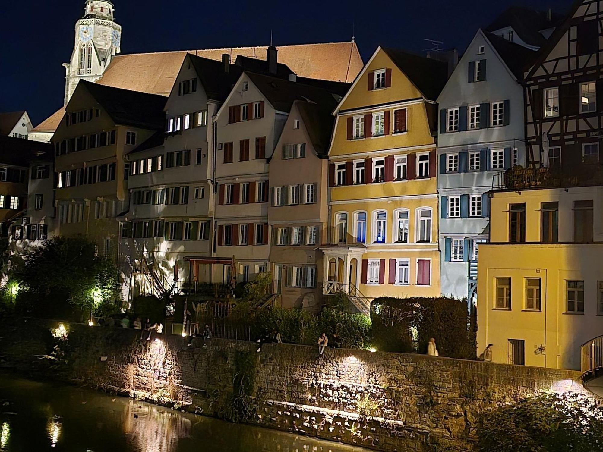 Stadtnahes Gaestezimmer Im Penthouse Bei Esi Tubingen Bagian luar foto