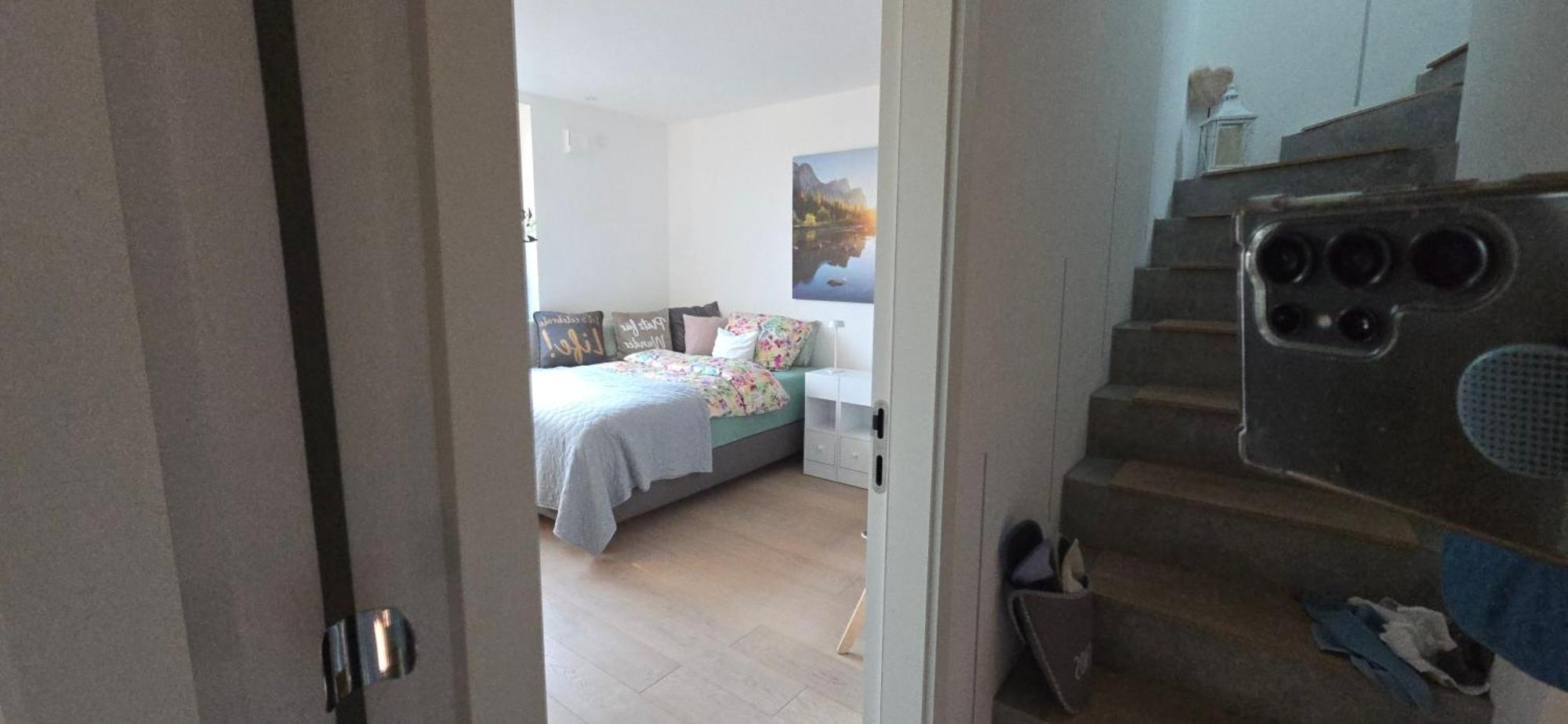 Stadtnahes Gaestezimmer Im Penthouse Bei Esi Tubingen Bagian luar foto